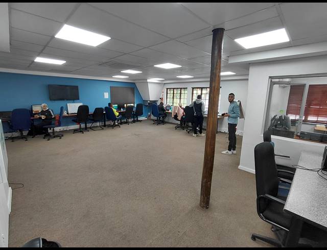 256M² OFFICE FOR SALE IN RANDJESPARK